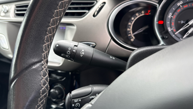 DS 3 1.2 PureTech 82 Chic 3dr Petrol Hatchback